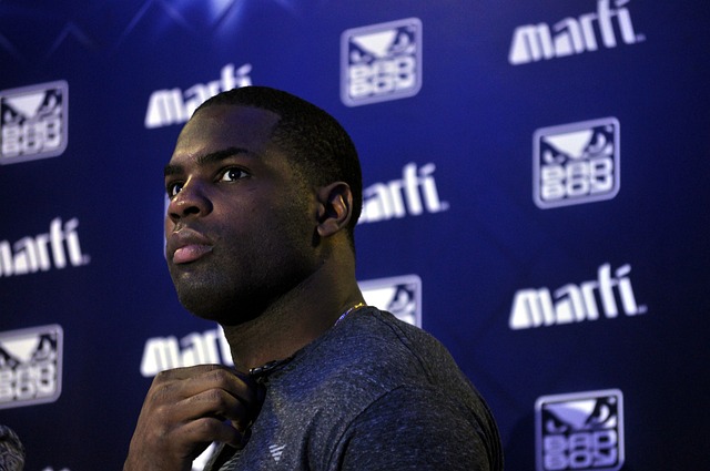 极为激烈的 极为激烈的